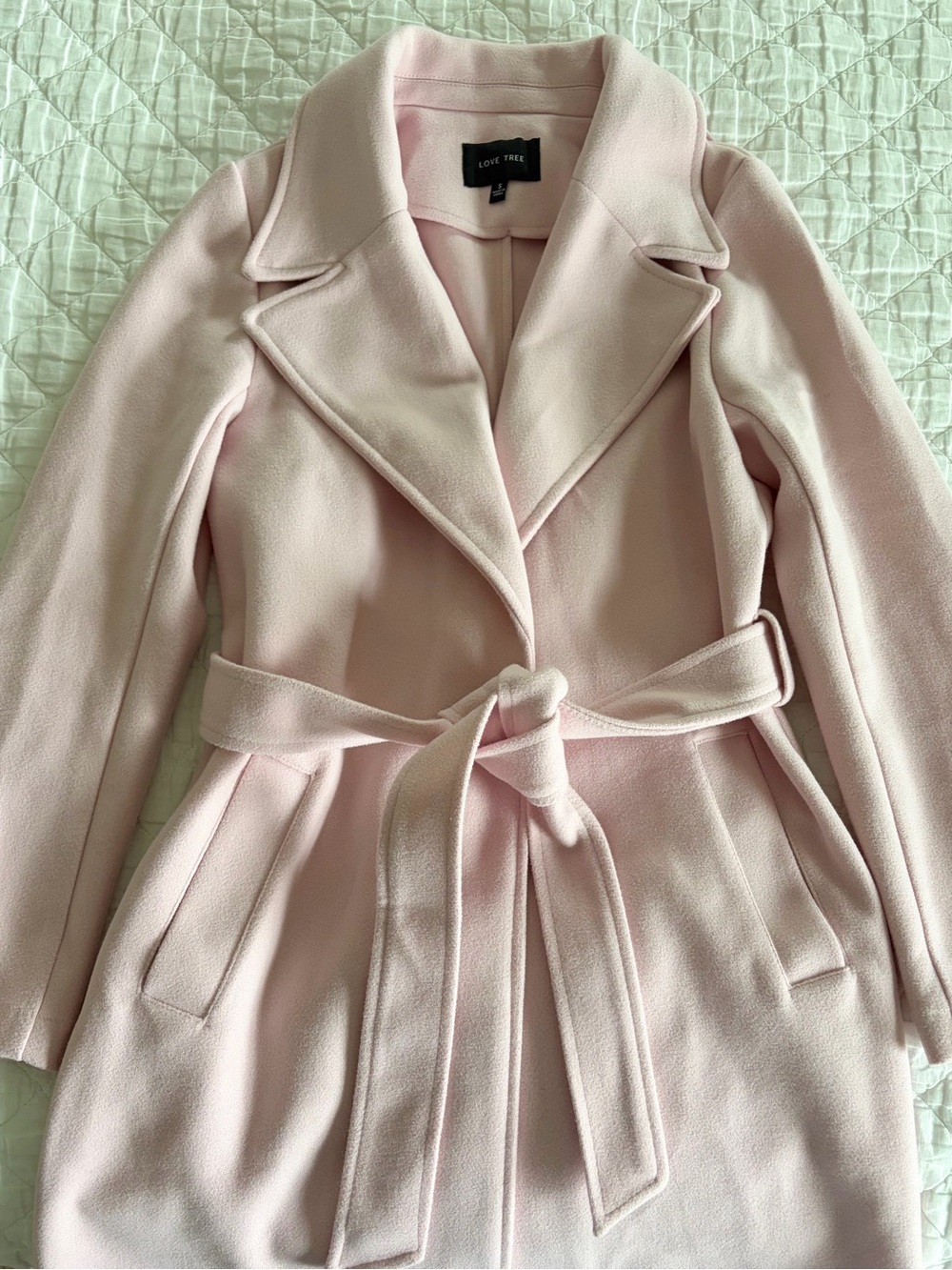 A Walk Through The City Light Pink Coat
S / Light Pink